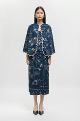 Aditi Rekah Biru Laut