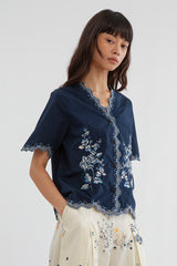 Layal Puspa Biru Laut