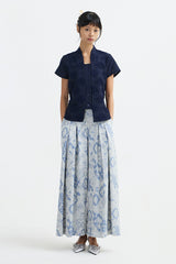 Nona Tenun Biru Laut