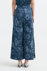 Tyas Jalin Biru Laut