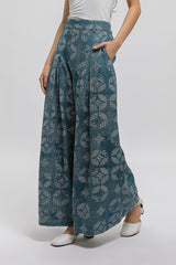 Tyas Kawung Biru Laut