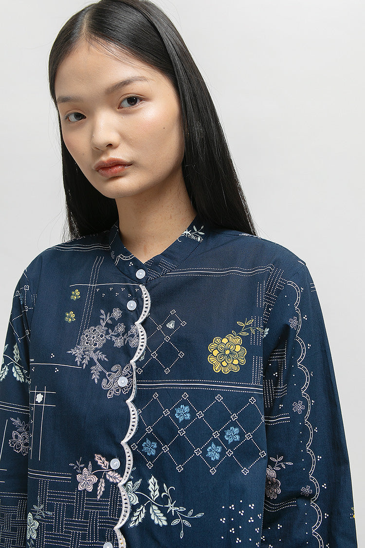 Aditi Rekah Biru Laut