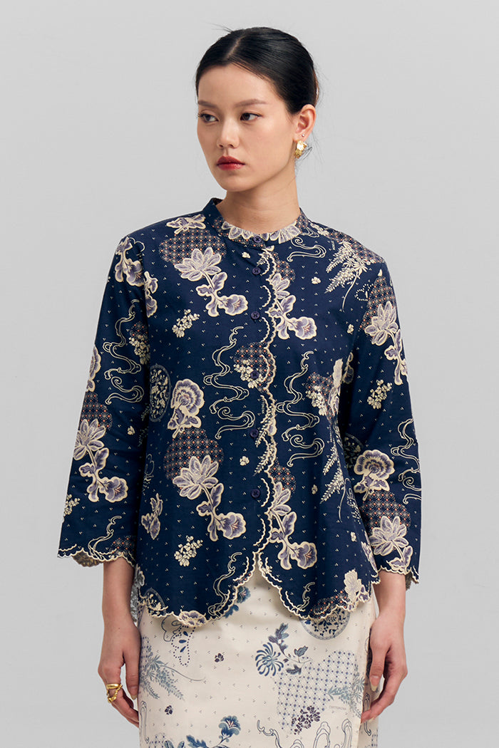 Aditi Seruni Biru Laut
