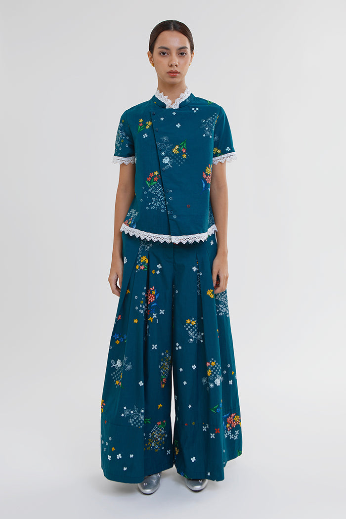 Aruna Puspa Biru
