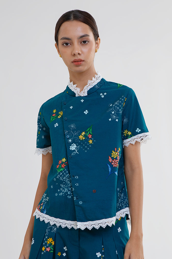Aruna Puspa Biru