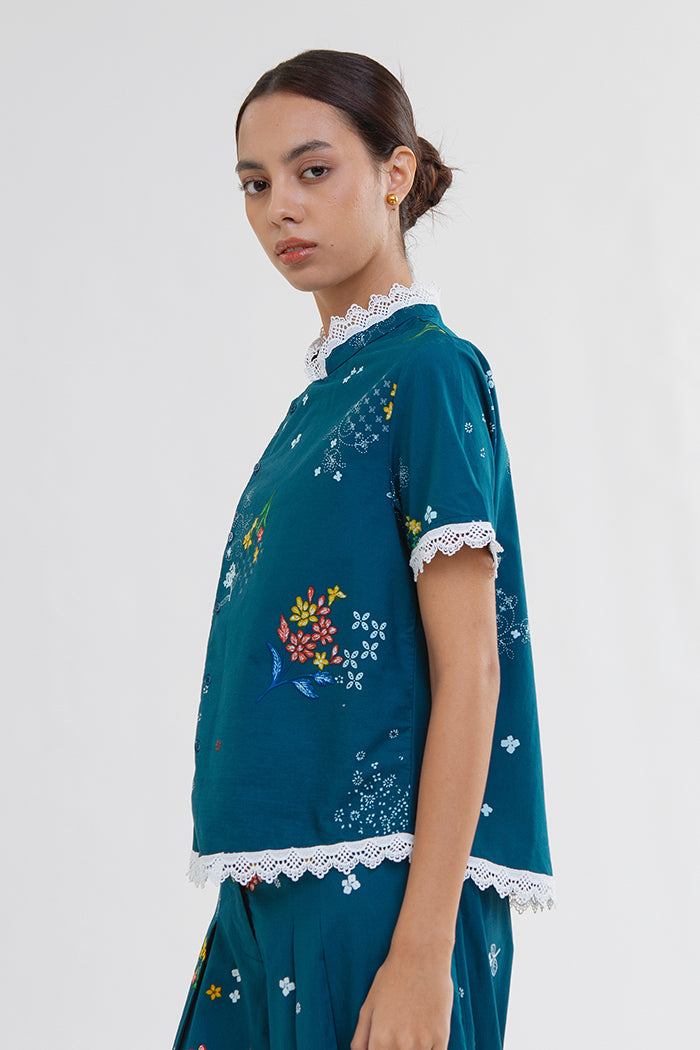 Aruna Puspa Biru