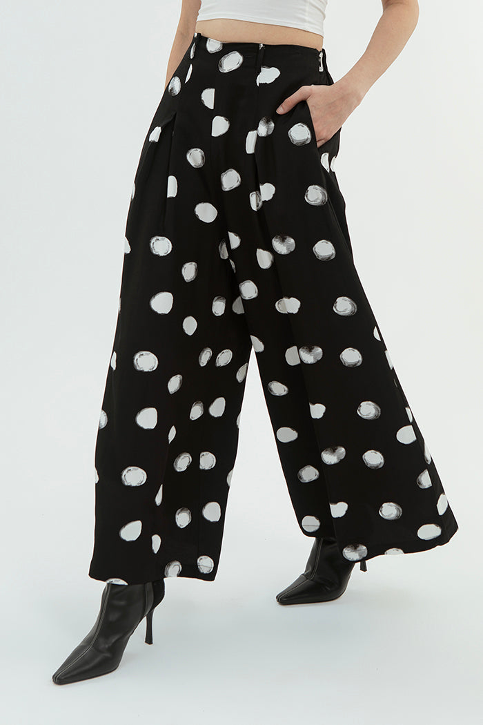 Black Polka Plume