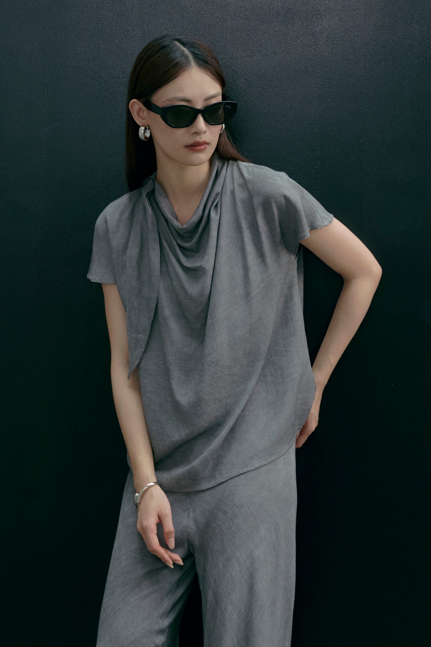 COTTONINKSTUDIO - Dark Grey Idora