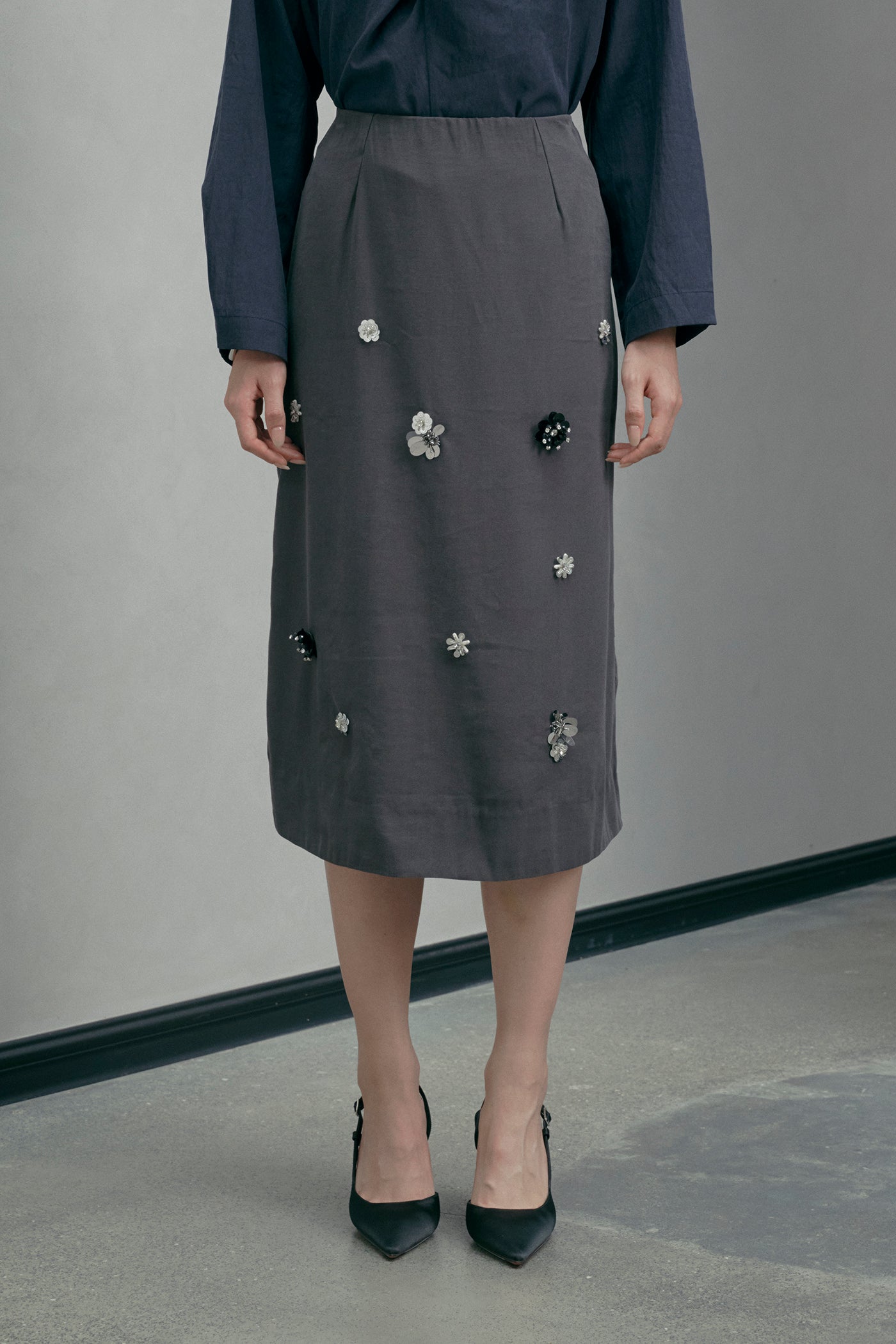 COTTONINKSTUDIO - Dark Grey Ludmilla