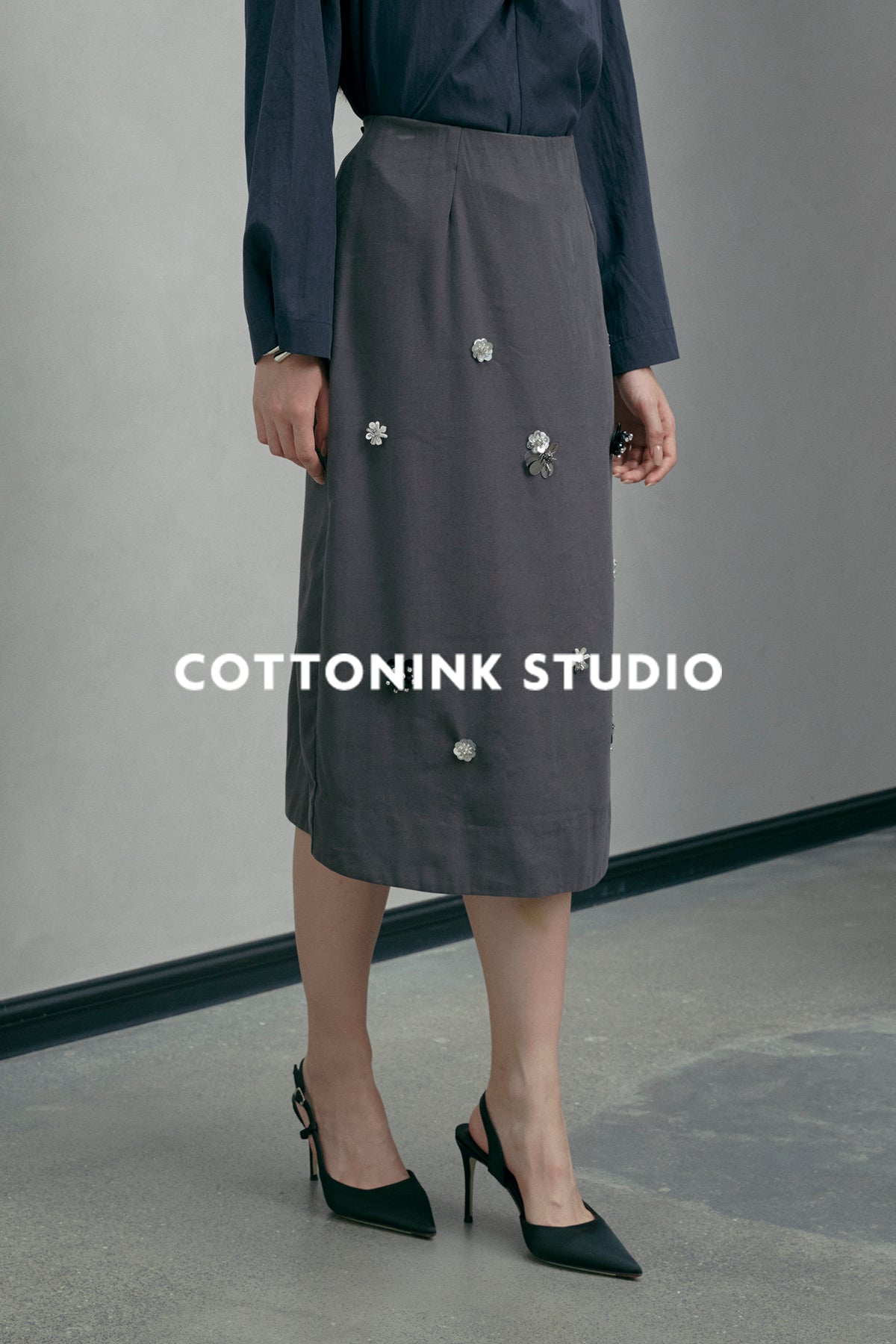 COTTONINKSTUDIO - Dark Grey Ludmilla