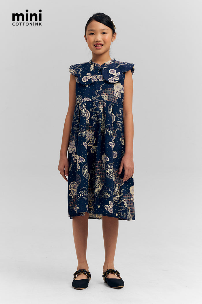 Delia Seruni Biru Laut