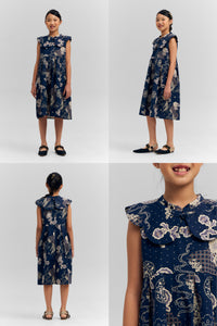 Delia Seruni Biru Laut