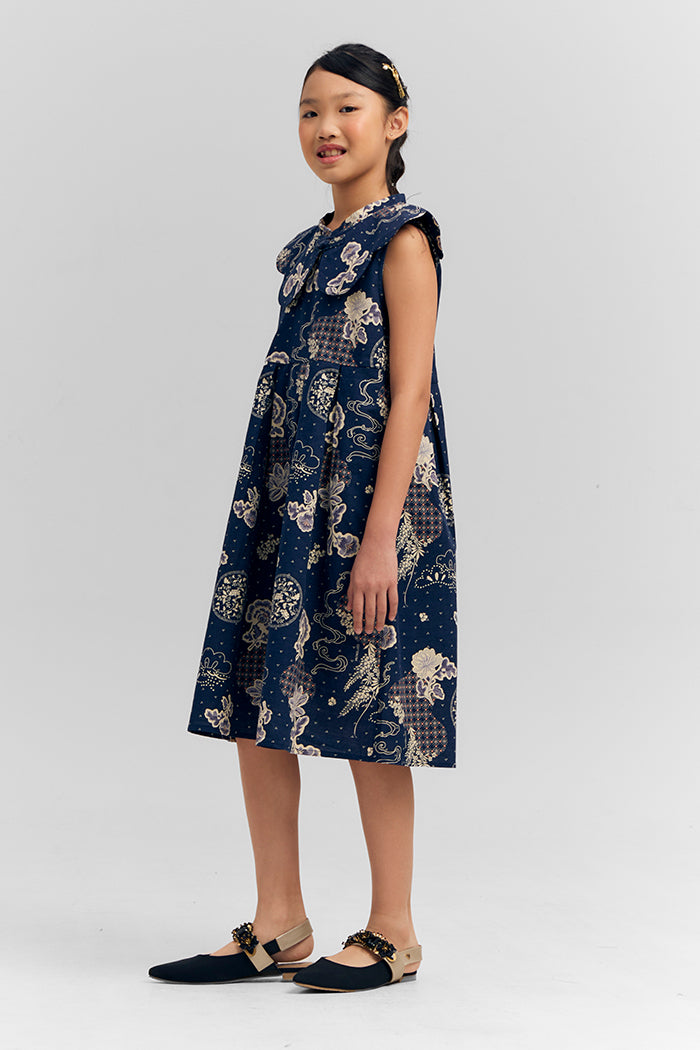 Delia Seruni Biru Laut