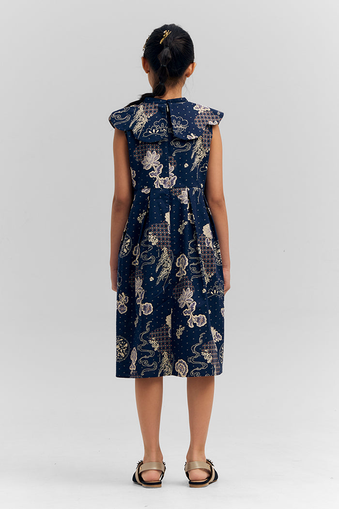 Delia Seruni Biru Laut