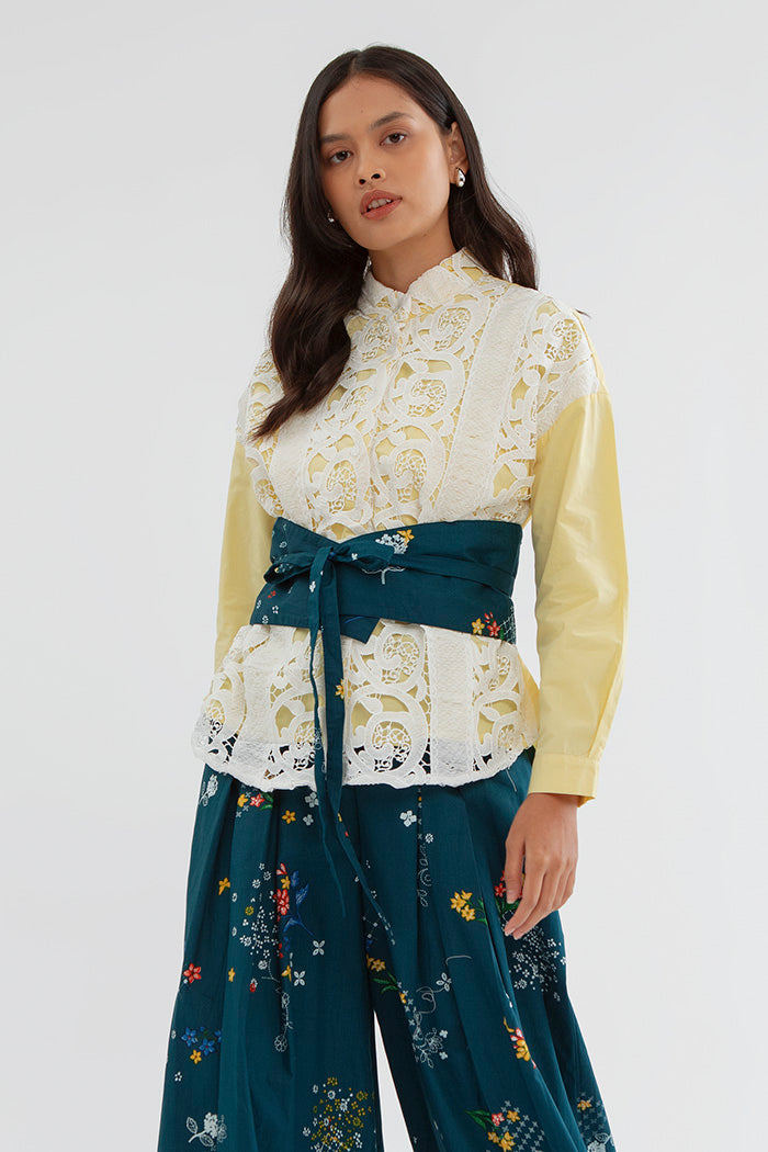 Dera Puspa Biru