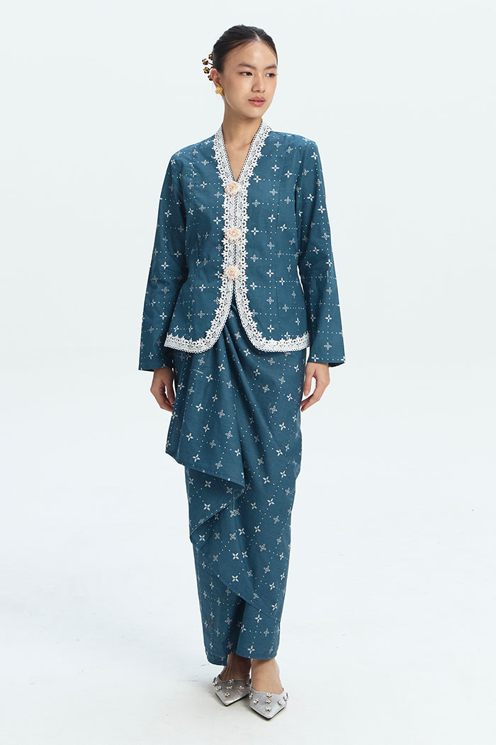 Esti Asoka Biru Laut