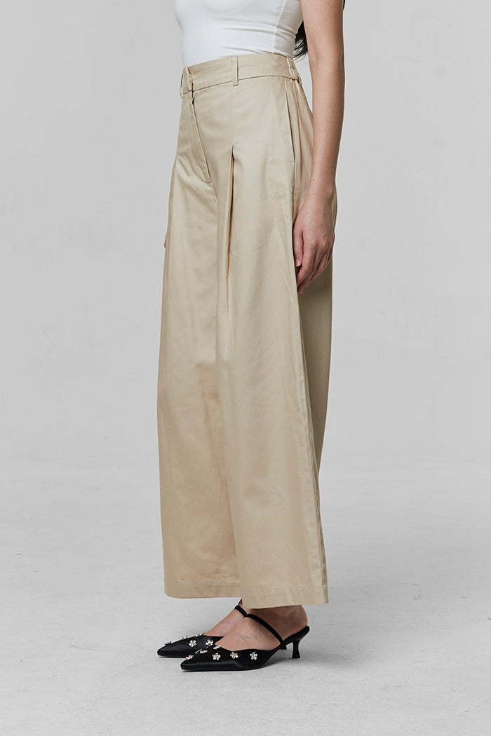 Khaki Aisla