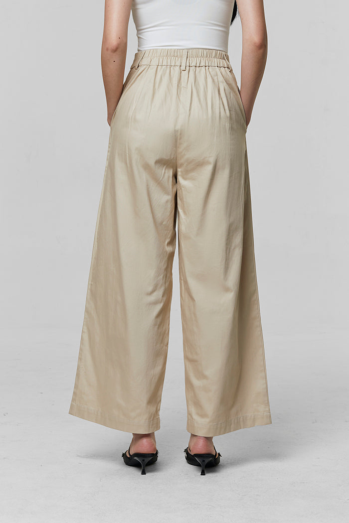 Khaki Aisla