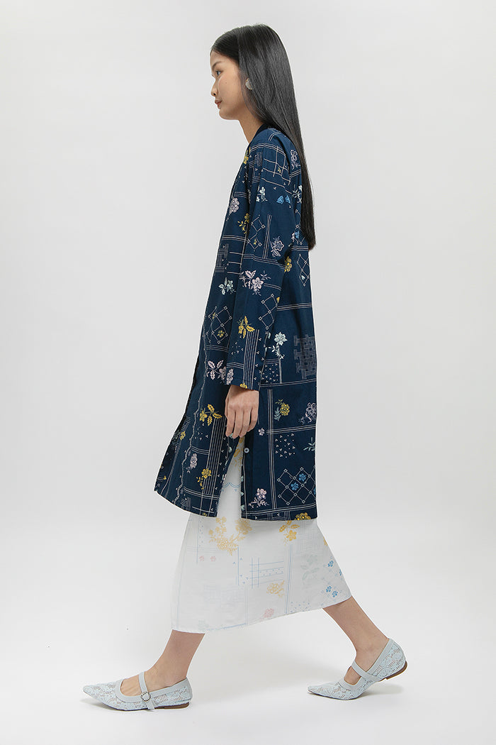 Laksmi Rekah Biru Laut