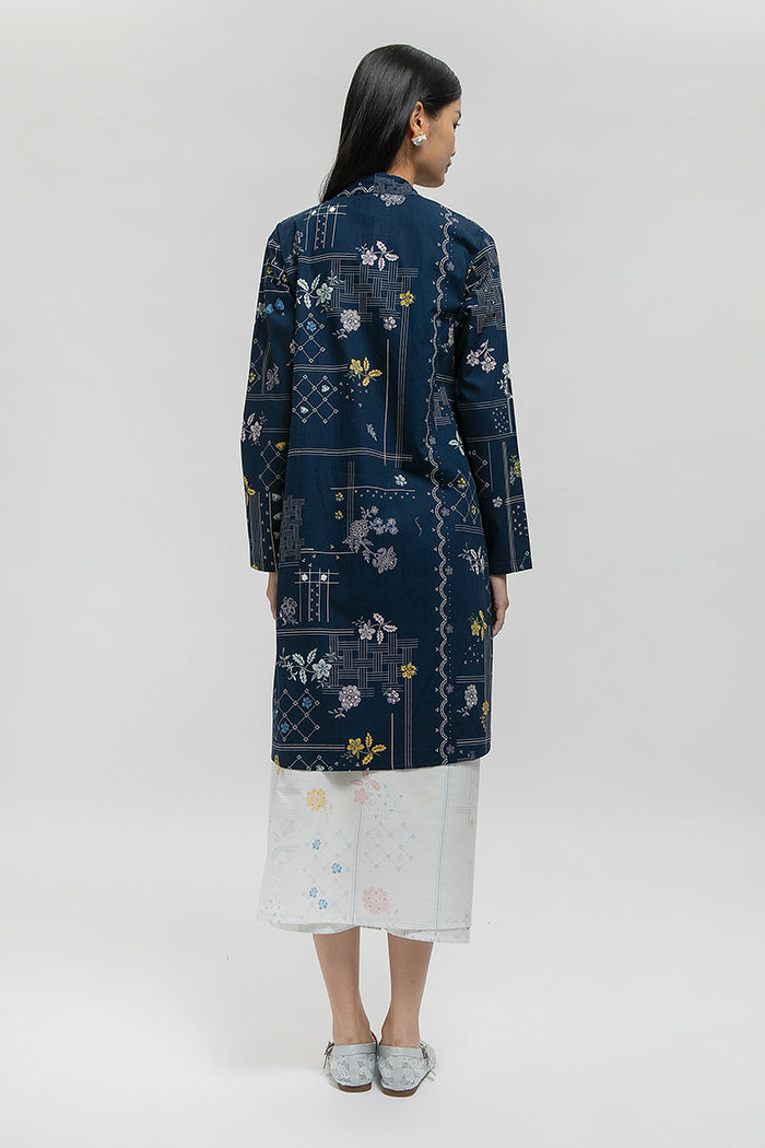 Laksmi Rekah Biru Laut