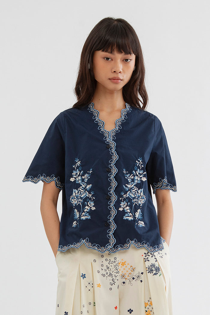 Layal Puspa Biru Laut