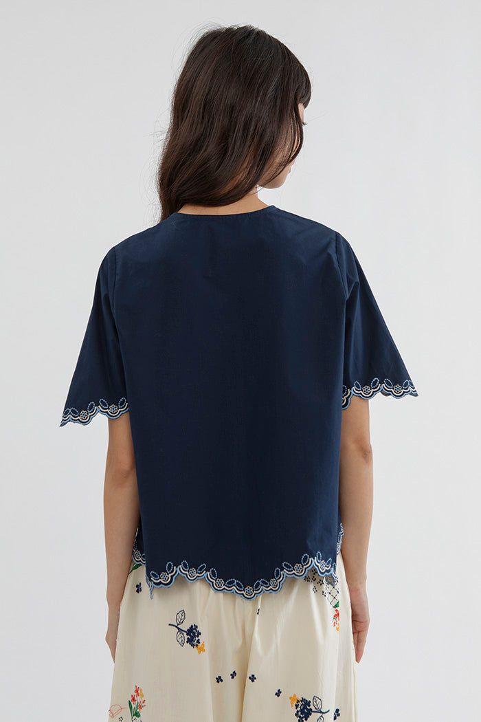Layal Puspa Biru Laut
