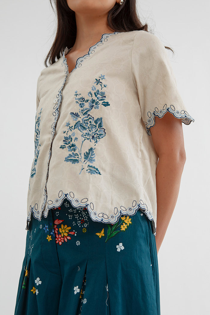 Layal Puspa Krem