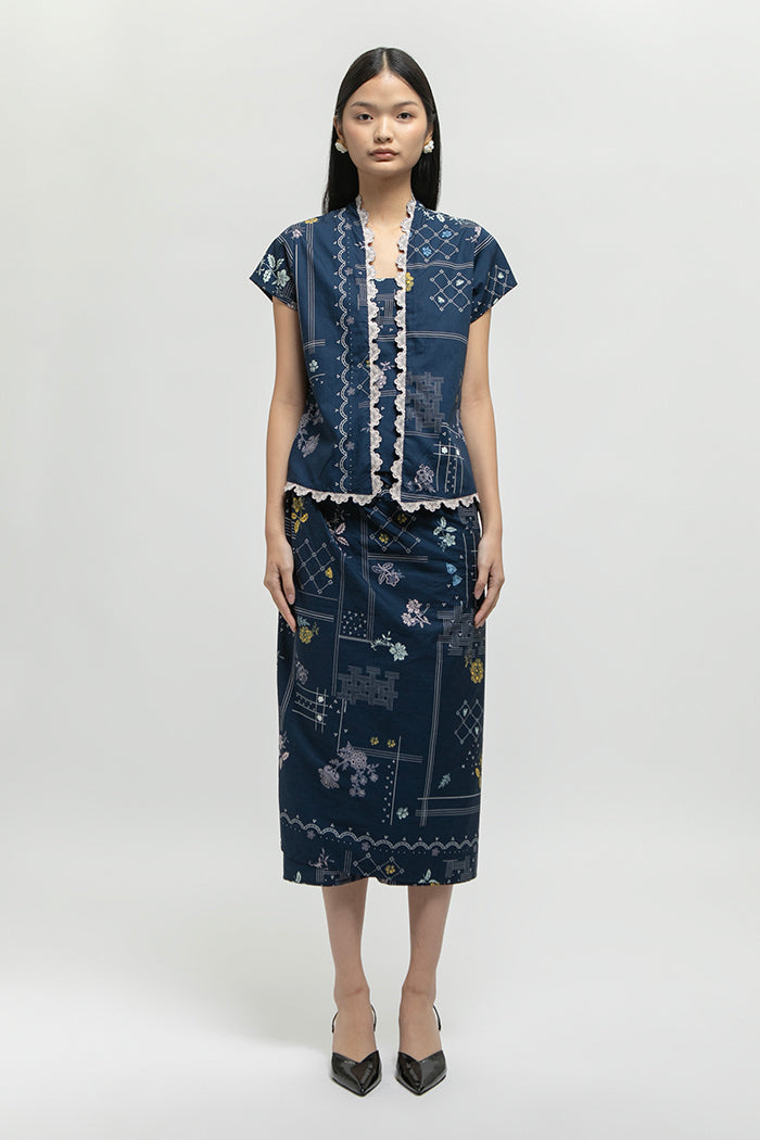 Nona Rekah Biru Laut