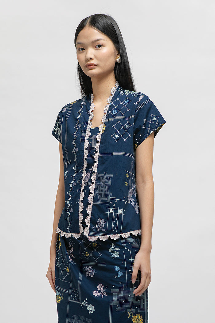 Nona Rekah Biru Laut