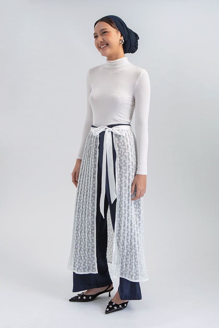 Off-white Floral Popla