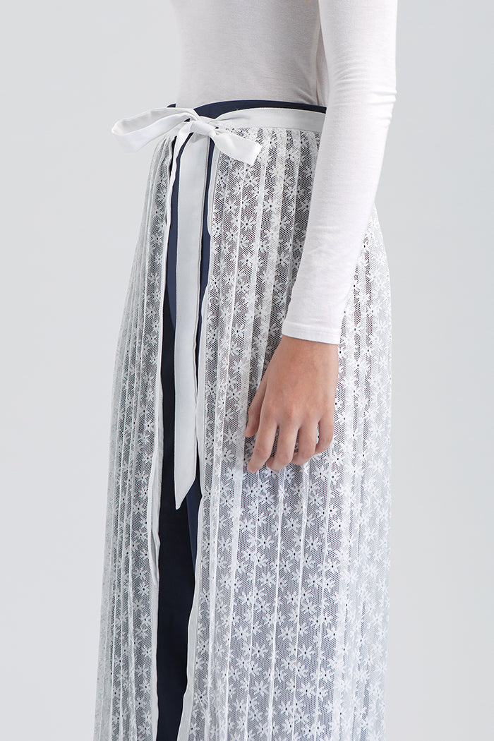 Off-white Floral Popla