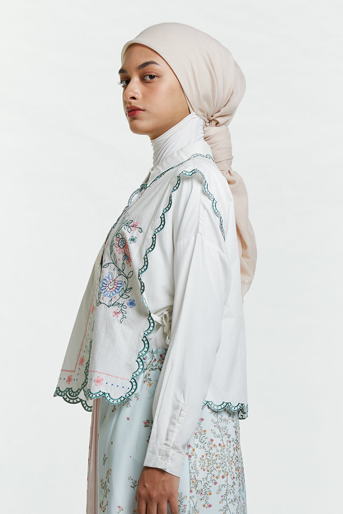 Off-white Embroidery Sabya