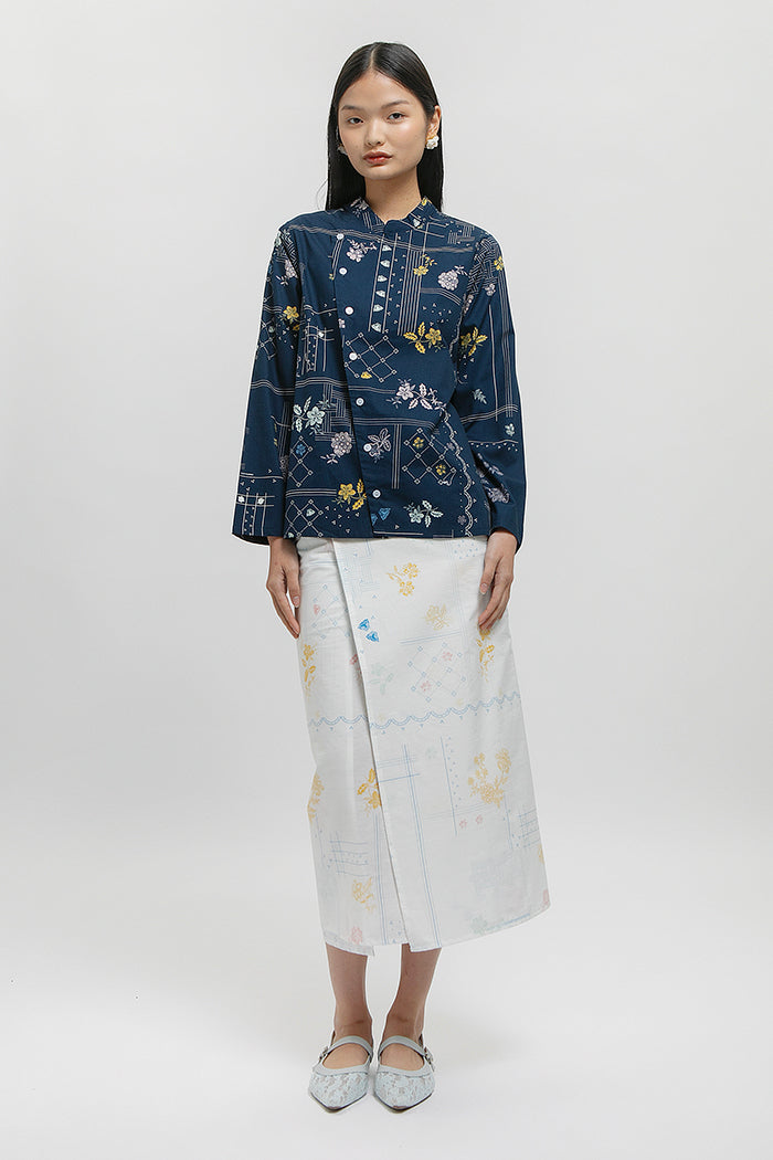 Padma Rekah Biru Laut