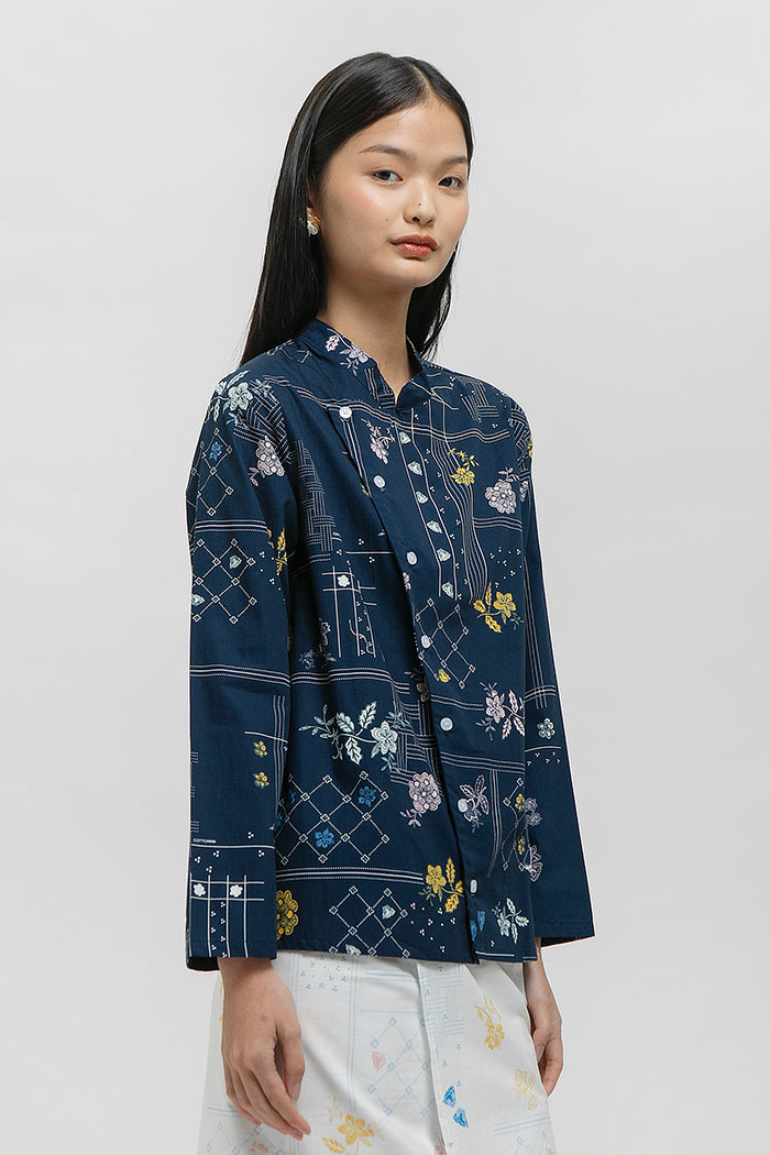 Padma Rekah Biru Laut