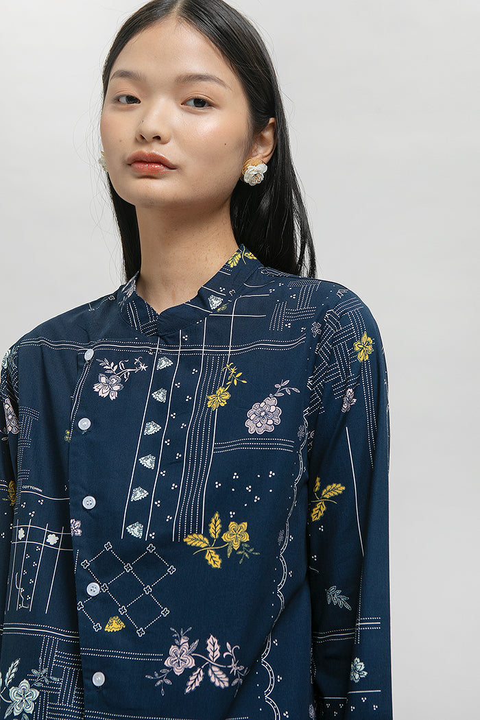 Padma Rekah Biru Laut