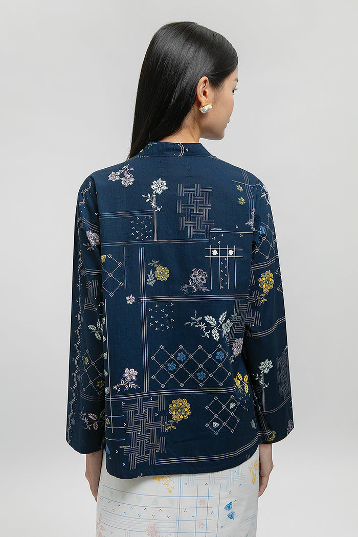 Padma Rekah Biru Laut