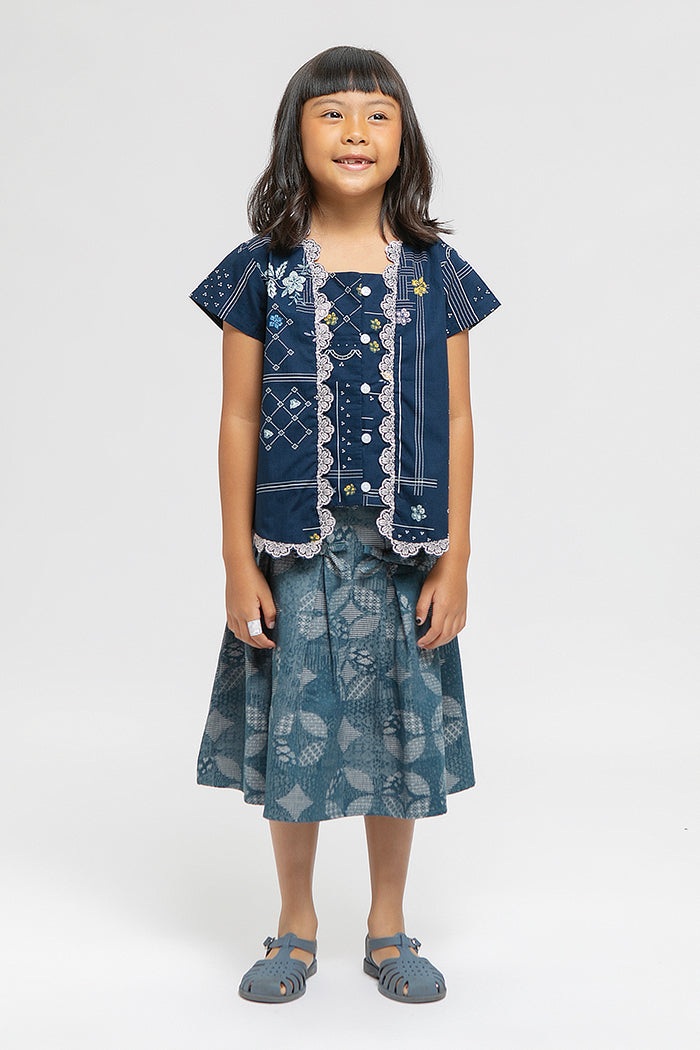 Sajani Rekah Biru Laut