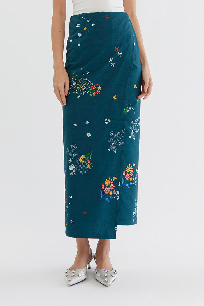 Saras Puspa Biru