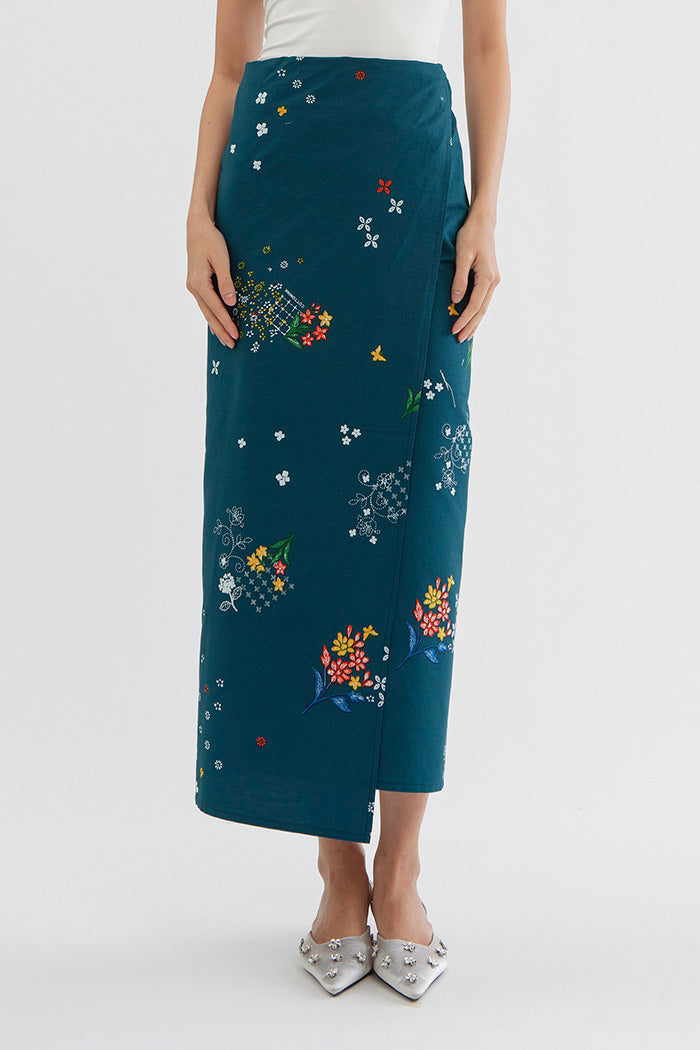 Saras Puspa Biru