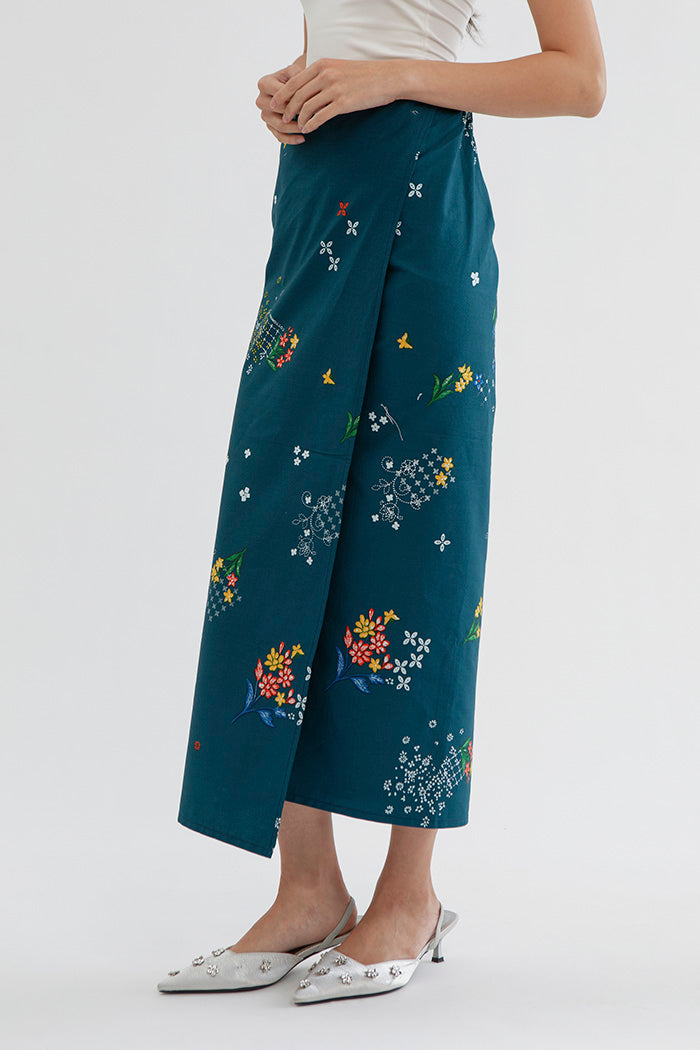 Saras Puspa Biru