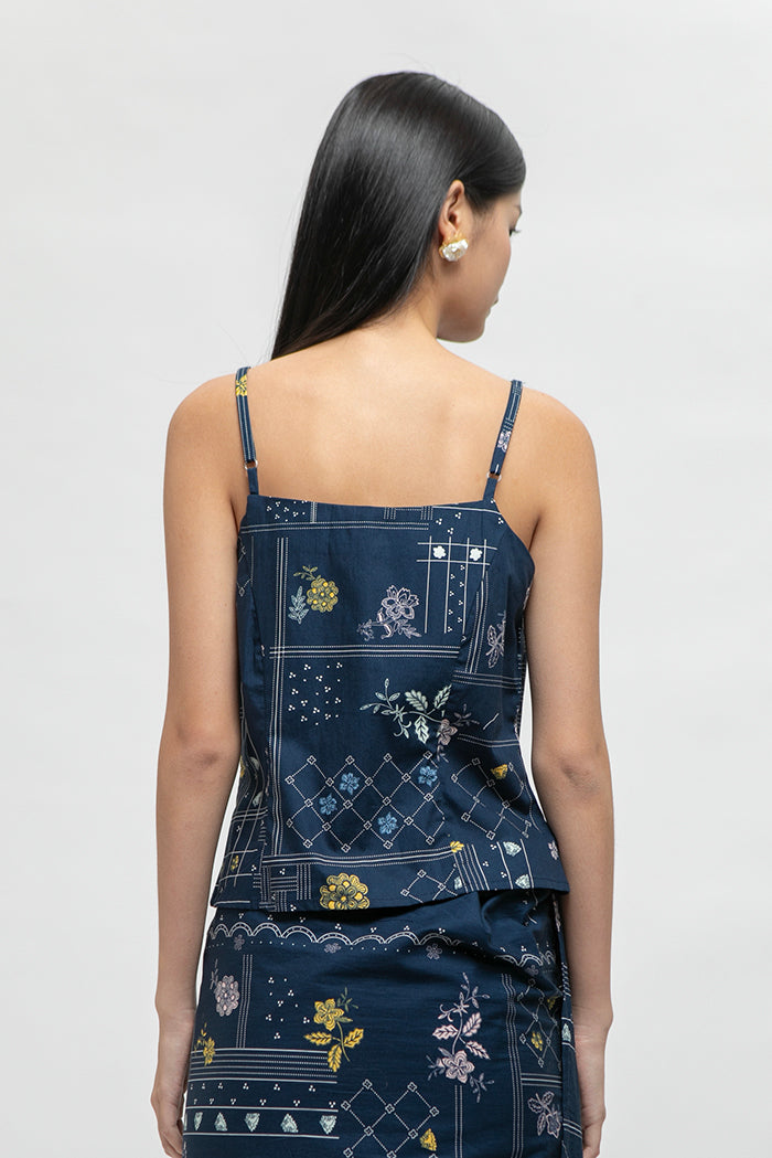 Tisa Rekah Biru Laut