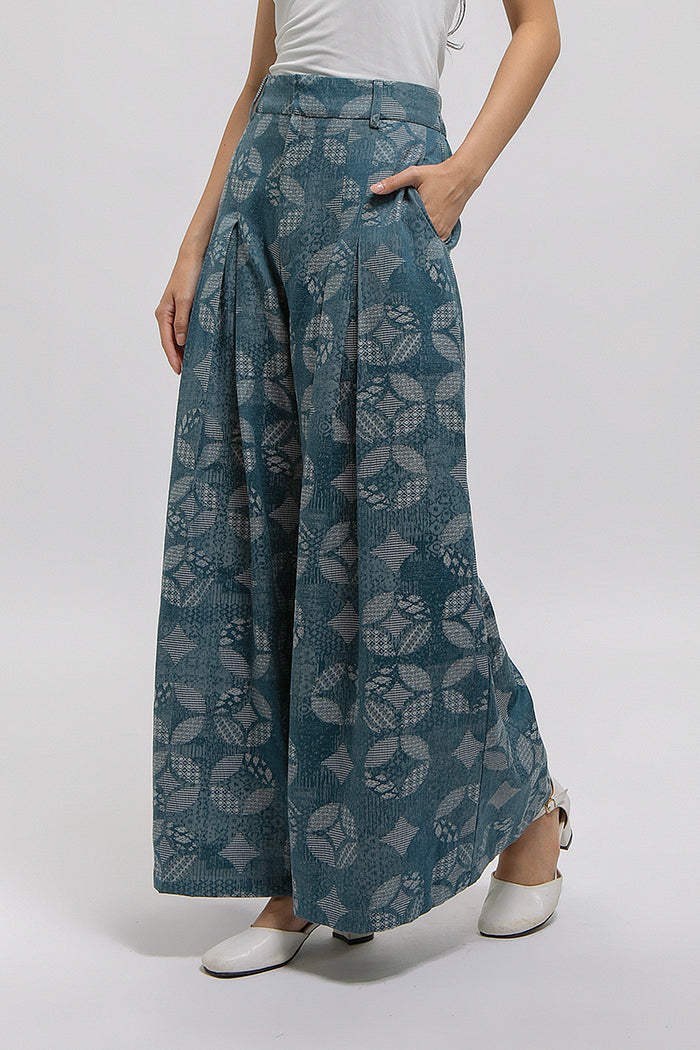 Tyas Kawung Biru Laut