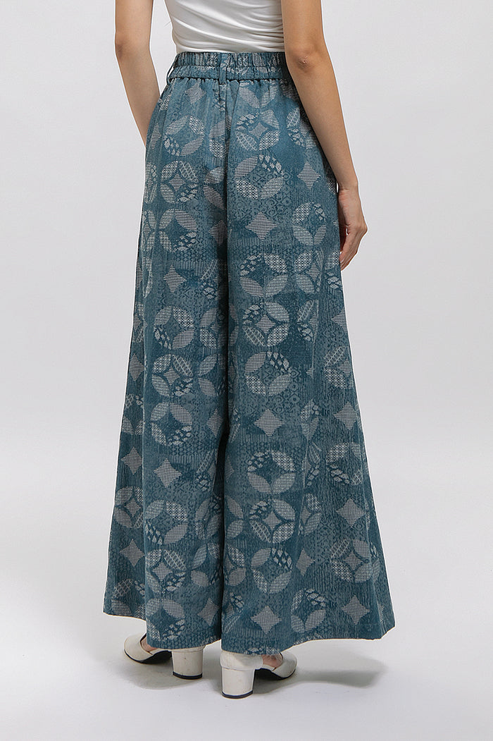 Tyas Kawung Biru Laut