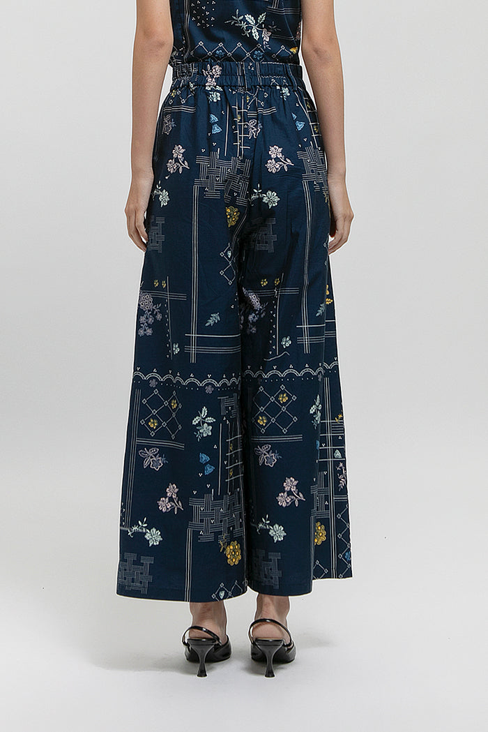 Tyas Rekah Biru Laut