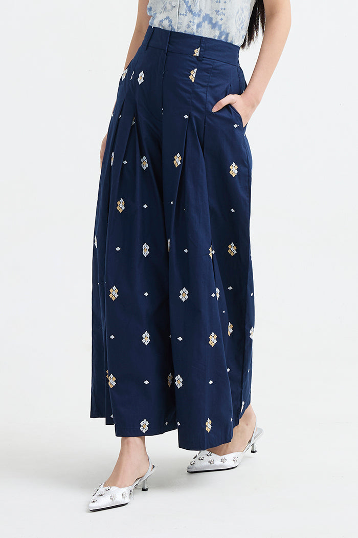 Tyas Wajik Biru Laut